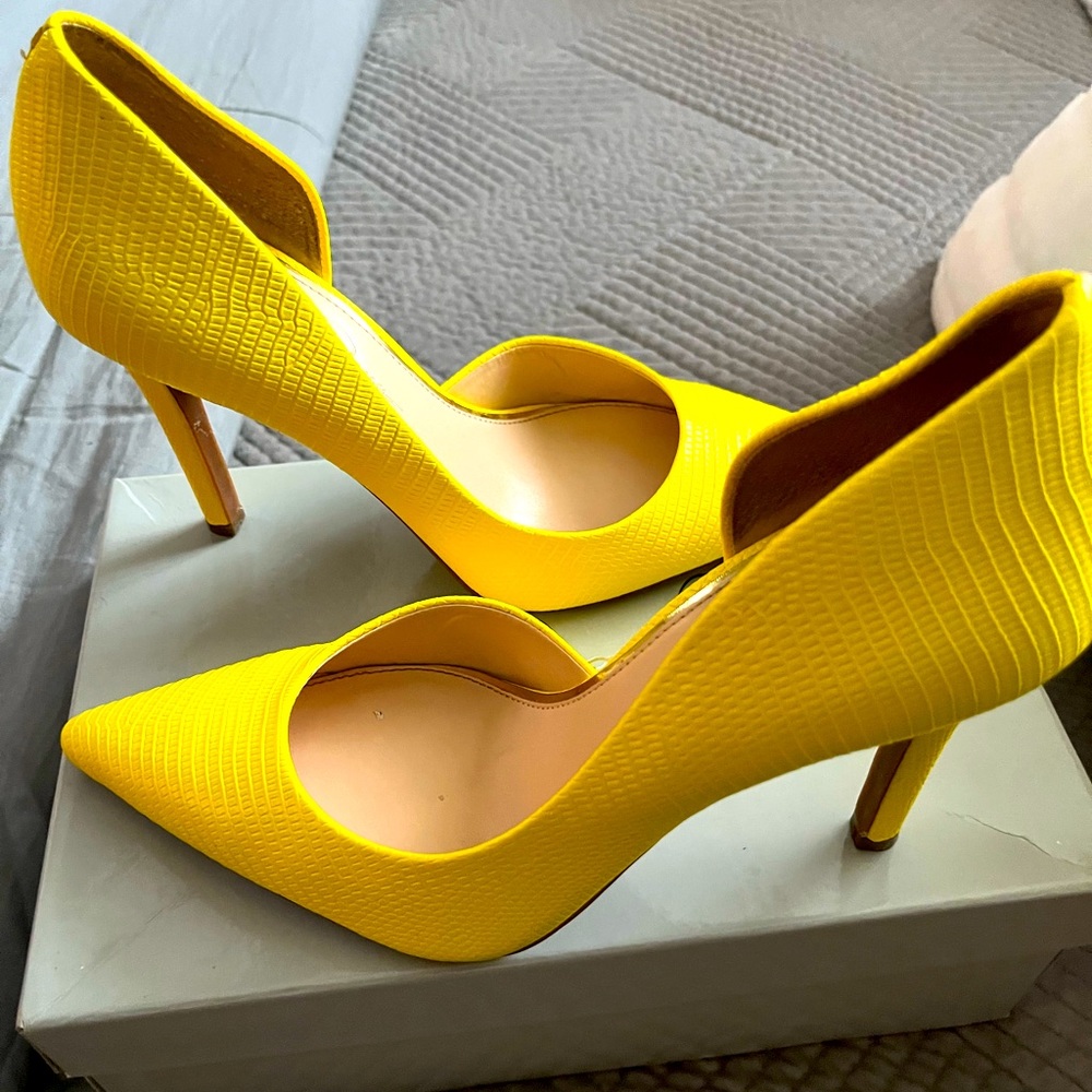 Jessica Simpson yellow pump size 8 1/2